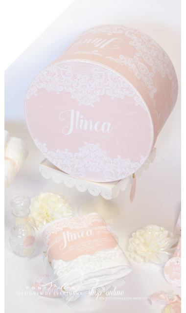 Trusou de botez clasic brodat cumotive dantela in culoarea piersicii, Elegant Peach 2